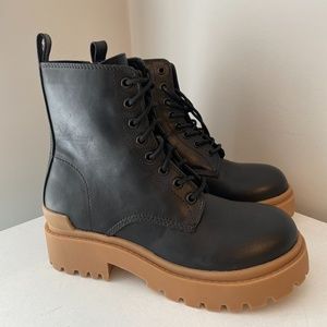 NWOT Urban Outfitters Brody Boot In Black